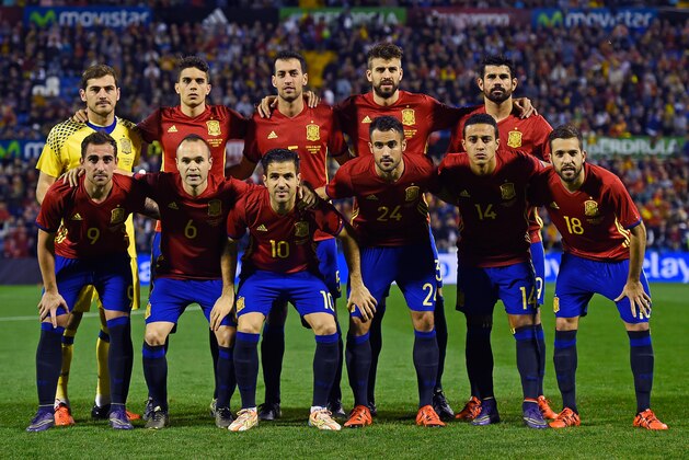 ALICANTE, SPAIN - NOVEMBER 13:  Spain poses for a team photo ahead of an International Friendly between Spain and England at the Estadio José Rico Pérez on November 13, 2015 in Alicante, Spain.  (Photo by Mike Hewitt/Getty Images)