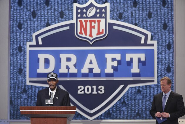 Former Oakland Raiders Willie Brown announces a draft pick during the second round of the NFL Draft, Friday, April 26, 2013 at Radio City Music Hall in New York.  (AP Photo/Mary Altaffer)