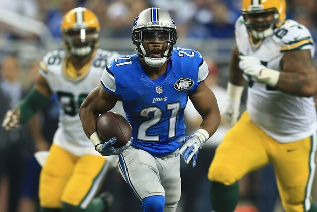 DETROIT, MI - DECEMBER 3: Ameer Abdullah #21 of the Detroit Lions carries the ball in the first quarter of the game against the Green Bay Packers at Ford Field on December 3, 2015 in Detroit, Michigan. (Photo by Andrew Weber/Getty Images)