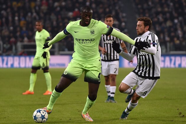 TURIN, ITALY - NOVEMBER 25:  Yaya Toure (L) of Manchester City FC is challenged by Claudio Marchisio of Juventus during the UEFA Champions League group stage match between Juventus and Manchester City FC at Juventus Arena on November 25, 2015 in Turin, Italy.  (Photo by Valerio Pennicino/Getty Images)