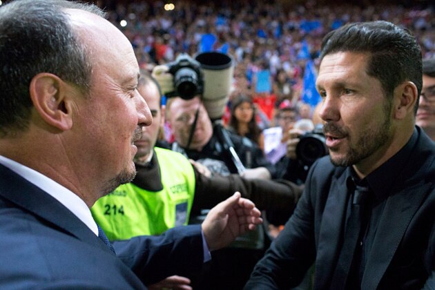 MADRID, SPAIN - OCTOBER 04:  head coach Diego Pablo Simeone (R) of Atletico de Madrid welcomes head coach Rafael Benitez (L) of Real Madrid CF during the La Liga match between Club Atletico de Madrid and Real Madrid CF at Vicente Calderon Stadium on October 4, 2015 in Madrid, Spain.  (Photo by Gonzalo Arroyo Moreno/Getty Images)
