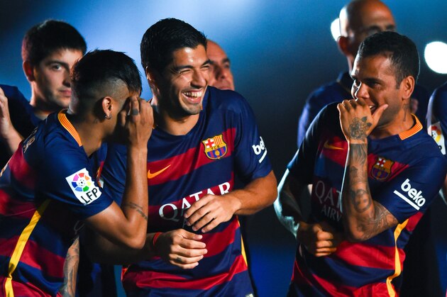 BARCELONA, SPAIN - AUGUST 05:  (L-R) Neymar, Luis Suarez and Dani Alves of FC Barcelona share a joke during the team official presentation ahead of the Joan Gamper trophy match at Camp Nou on August 5, 2015 in Barcelona, Spain.  (Photo by David Ramos/Getty Images)