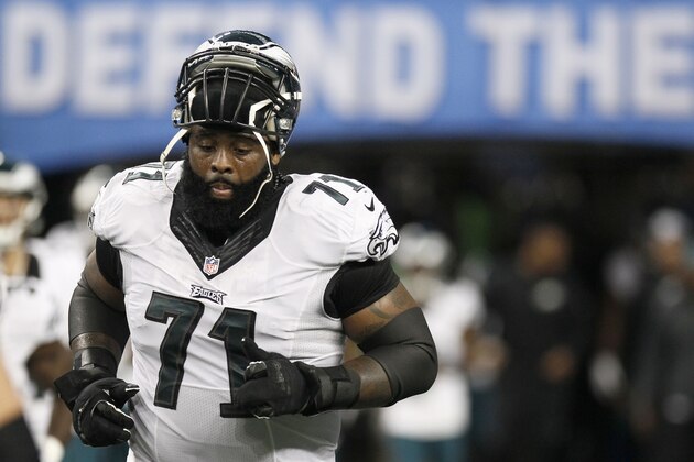 Philadelphia Eagles tackle Jason Peters (71) runs on to the field for the start of an NFL football game against the Detroit Lions Thursday, Nov. 26, 2015, in Detroit. (AP Photo/Duane Burleson)