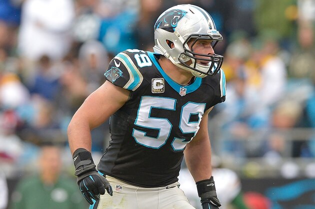 CHARLOTTE, NC - NOVEMBER 08:  Luke Kuechly #59 of the Carolina Panthers against the Green Bay Packers during their game at Bank of America Stadium on November 8, 2015 in Charlotte, North Carolina. The Panthers won 37-29.  (Photo by Grant Halverson/Getty Images)
