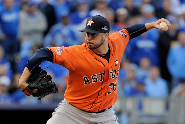 KANSAS CITY, MO - OCTOBER 09:  Oliver Perez #38 of the Houston Astros throws a pitch in the sixth inning against the Kansas City Royals during game two of the American League Division Series at Kauffman Stadium on October 9, 2015 in Kansas City, Missouri.  (Photo by Ed Zurga/Getty Images)