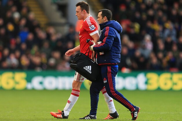 WATFORD, ENGLAND - NOVEMBER 21: Phil Jones of Manchester United walks of the pitch along with a medical staff after replaced due to injury during the Barclays Premier League match between Watford and Manchester United at Vicarage Road on November 21, 2015 in Watford, England.  (Photo by Stephen Pond/Getty Images)
