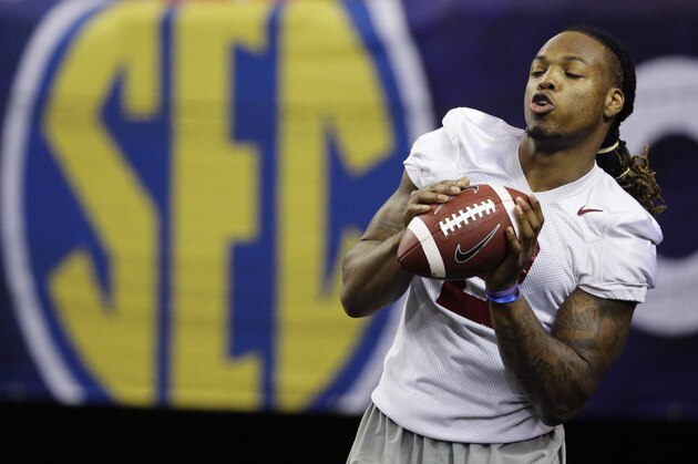Alabama running back Derrick Henry catches a pass during a team workout ahead of Saturday's Southeastern Conference championship NCAA college football game against Florida, Friday, Dec. 4, 2015, in Atlanta. (AP Photo/David Goldman) Alabama running back Derrick Henry catches a pass during a team workout ahead of Saturday's Southeastern Conference championship NCAA college football game against Florida, Friday, Dec. 4, 2015, in Atlanta. (AP Photo/David Goldman)
