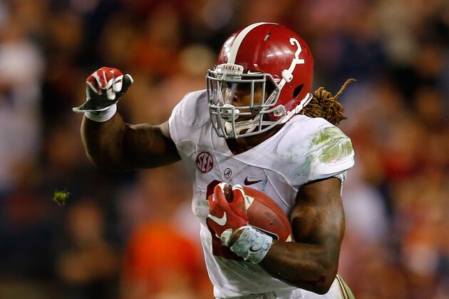 AUBURN, AL - NOVEMBER 28:  Derrick Henry #2 of the Alabama Crimson Tide rushes against the Auburn Tigers at Jordan Hare Stadium on November 28, 2015 in Auburn, Alabama.  (Photo by Kevin C. Cox/Getty Images)