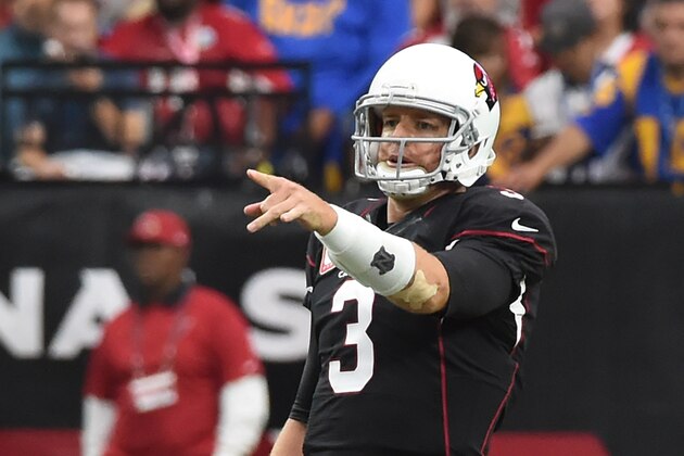 GLENDALE, AZ - OCTOBER 04:  Carson Palmer #3 of the Arizona Cardinals points to the defense against the St Louis Rams at University of Phoenix Stadium on October 4, 2015 in Glendale, Arizona.  (Photo by Norm Hall/Getty Images)