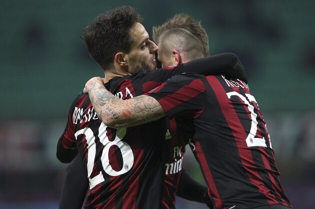 MILAN, ITALY - NOVEMBER 28:  Giacomo Bonaventura (L) of AC Milan celebrates with his team-mate Juraj Kucka (R) after scoring the opening goal during the Serie A match between AC Milan and UC Sampdoria at Stadio Giuseppe Meazza on November 28, 2015 in Milan, Italy.  (Photo by Marco Luzzani/Getty Images)