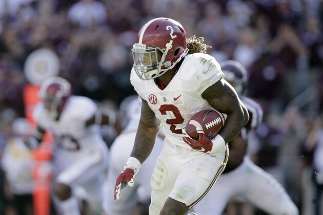 Alabama 's Derrick Henry (2) rushes against Texas A&M during the first half of an NCAA college football game, Saturday, Oct. 17, 2015, in College Station, Texas. (AP Photo/Eric Gay)