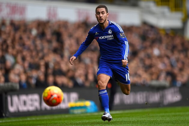 LONDON, ENGLAND - NOVEMBER 29:  Eden Hazard of Chelsea in action during the Barclays Premier League match between Tottenham Hotspur and Chelsea at White Hart Lane on November 29, 2015 in London, England.  (Photo by Mike Hewitt/Getty Images)
