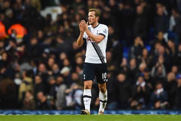 LONDON, ENGLAND - NOVEMBER 29:  Harry Kane of Tottenham Hotspur applauds the crowd after the Barclays Premier League match between Tottenham Hotspur and Chelsea at White Hart Lane on November 29, 2015 in London, England.  (Photo by Shaun Botterill/Getty Images)