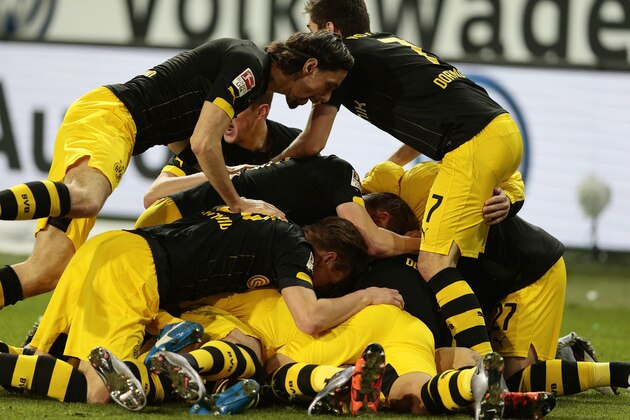 WOLFSBURG, GERMANY - DECEMBER 05:  Shinji Kagawa of Dortmund celebrates scoring the second goal with his team mates during the First Bundesliga match at between VfL Wolfsburg and Borussia Dortmund at Volkswagen Arena on December 5, 2015 in Wolfsburg, Germany.  (Photo by Oliver Hardt/Getty Images For MAN)