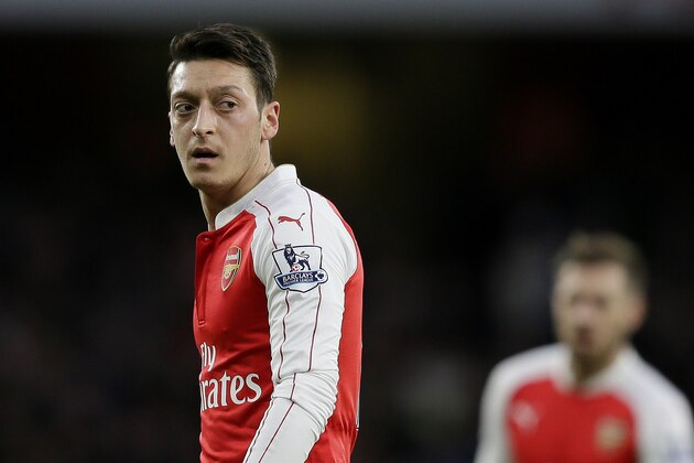 Arsenal’s Mesut Ozil looks across the pitch during the English Premier League soccer match between Arsenal and Sunderland at the Emirates Stadium in London, Saturday Dec. 5, 2015. (AP Photo/Tim Ireland)