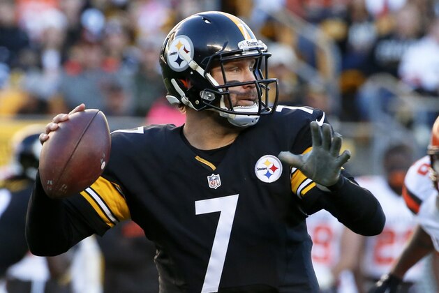 Pittsburgh Steelers quarterback Ben Roethlisberger (7) plays in an NFL football game against the Cleveland Browns, Sunday, Nov. 15, 2015, in Pittsburgh. (AP Photo/Gene J. Puskar)