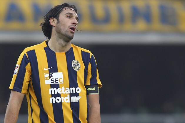 VERONA, ITALY - DECEMBER 06:  Luca Toni of Hellas Verona FC looks dejection during the Serie A match between Hellas Verona FC and Empoli FC at Stadio Marc'Antonio Bentegodi on December 6, 2015 in Verona, Italy.  (Photo by Marco Luzzani/Getty Images)