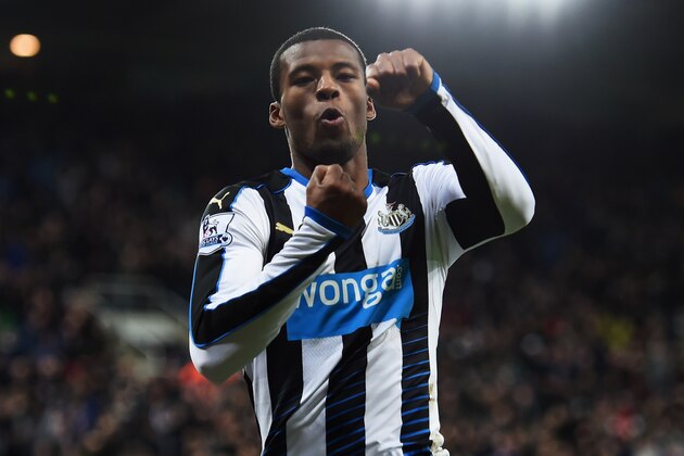 NEWCASTLE UPON TYNE, ENGLAND - DECEMBER 06:  Georginio Wijnaldum of Newcastle United celebrates as he scores their second goal during the Barclays Premier League match between Newcastle United and Liverpool at St James' Park on December 6, 2015 in Newcastle upon Tyne, England  (Photo by Michael Regan/Getty Images)