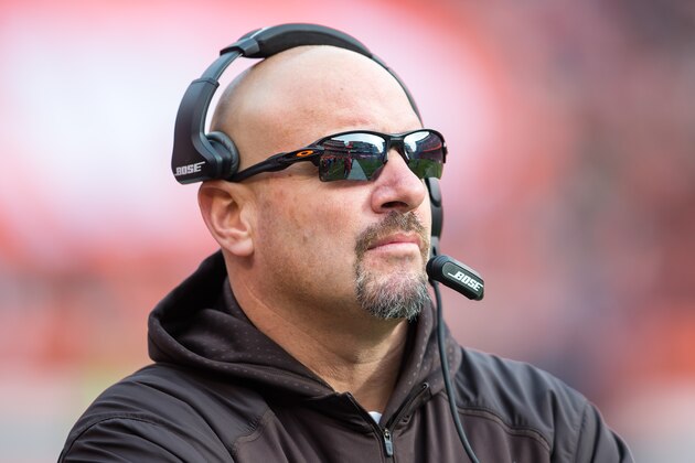 CLEVELAND, OH - DECEMBER 6: Head coach Mike Pettine of the Cleveland Browns watches from the sidelines during the first half against the Cincinnati Bengals at FirstEnergy Stadium on December 6, 2015 in Cleveland, Ohio. (Photo by Jason Miller/Getty Images)