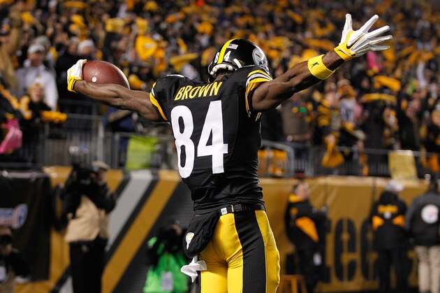 PITTSBURGH, PA - DECEMBER 6: Antonio Brown #84 of the Pittsburgh Steelers celebrates a touchdown in the second quarter of the game against the Indianapolis Colts  at Heinz Field on December 6, 2015 in Pittsburgh, Pennsylvania. (Photo by Justin Aller/Getty Images)