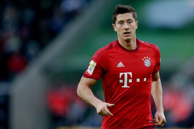 Robert Lewandowski of Bayern Munchen during the Bundesliga match between Borussia Mönchengladbach and Bayern München on December 5, 2015 at the Borussia-Park in Mönchengladbach, Germany.(Photo by VI Images via Getty Images) Robert Lewandowski of Bayern Munchen during the Bundesliga match between Borussia Mönchengladbach and Bayern München on December 5, 2015 at the Borussia-Park in Mönchengladbach, Germany.(Photo by VI Images via Getty Images)