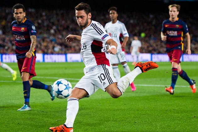 BARCELONA, SPAIN - SEPTEMBER 29: Hakan Calhanoglu of Bayer 04 Leverkusen kicks the ball during the UEFA Champions League Group E match between FC Barcelona and Bayern 04 Leverkusen at Camp Nou on September 29, 2015 in Barcelona, Spain. (Photo by Alex Caparros/Getty Images)