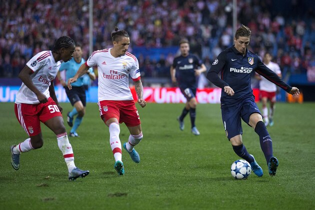 MADRID, SPAIN - SEPTEMBER 30: Fernando Torres (R) of Atletico de Madrid competes for the ball with Ljubomir Fejsa (2ndL) of SL Benfica and his teammate Nicolas Gaitan (L)  during the UEFA Champions League Group C match between Club Atletico de Madrid and SL Benfica at Vicente Calderon Stadium on September 30, 2015 in Madrid, Spain.  (Photo by Gonzalo Arroyo Moreno/Getty Images)