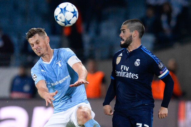Real Madrid's Spanish midfielder Isco (R) and Malmo's Swedish forward Markus Rosenberg vie for the ball during the UEFA Champions League first-leg Group A football match between Malmo FF and Real Madrid CF at the Swedbank Stadion, in Malmo, Sweden on September 30, 2015.  AFP PHOTO / JONATHAN NACKSTRAND        (Photo credit should read JONATHAN NACKSTRAND/AFP/Getty Images)