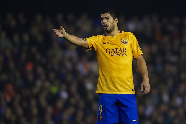 VALENCIA, SPAIN - DECEMBER 05:  Luis Suarez of Barcelona reacts during the La Liga match between Valencia CF and FC Barcelona at Estadi de Mestalla on December 05, 2015 in Valencia, Spain.  (Photo by Manuel Queimadelos Alonso/Getty Images)