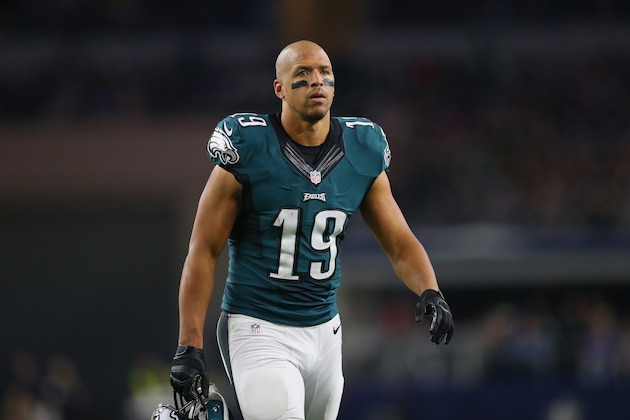 ARLINGTON, TX - NOVEMBER 08:  Miles Austin #19 of the Philadelphia Eagles at AT&T Stadium on November 8, 2015 in Arlington, Texas.  (Photo by Ronald Martinez/Getty Images)