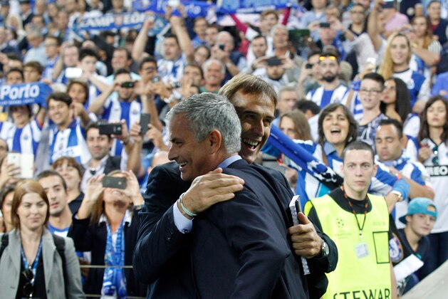 Chelsea manager Jose Mourinho, left, and Porto’s coach Julen Lopetegui greet each other before  the Champions League group G soccer match between FC Porto and Chelsea FC at the Dragao stadium in Porto, Portugal, Tuesday, Sept. 29, 2015.  (AP Photo/Steven Governo)