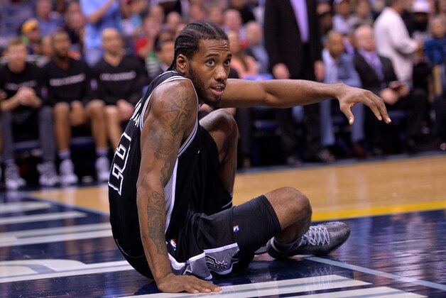 San Antonio Spurs forward Kawhi Leonard (2) plays in the second half of an NBA basketball game Thursday, Dec. 3, 2015, in Memphis, Tenn. (AP Photo/Brandon Dill)