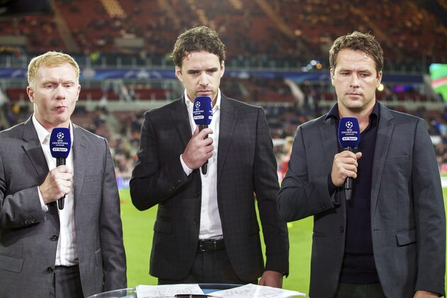 (L-R) Paul Scholes, Owen Hargreaves, Michael Owen during the UEFA Champions League group B match between PSV Eindhoven and Manchester United on September 15, 2015 at the Philips stadium in Eindhoven, The Netherlands.(Photo by VI Images via Getty Images)