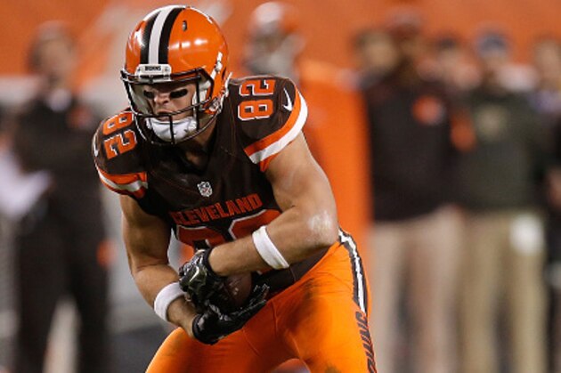 CLEVELAND, OH - NOVEMBER 30:  Gary Barnidge #82 of the Cleveland Browns carries the ball against the Baltimore Ravens at FirstEnergy Stadium on November 30, 2015 in Cleveland, Ohio.  (Photo by Gregory Shamus/Getty Images)