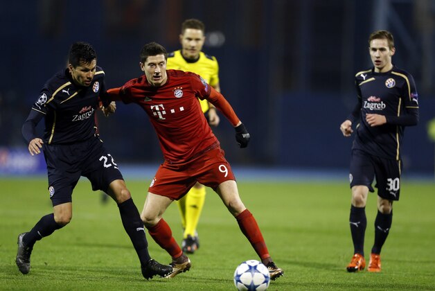 Bayern's Robert Lewandowski, center and Zagreb's Leonardo Sigali fight for the ball during the Champions League Group F soccer match between Dinamo Zagreb and Bayern Munich in Zagreb, Croatia, Wednesday, Dec. 9, 2015. (AP Photo/Darko Bandic)