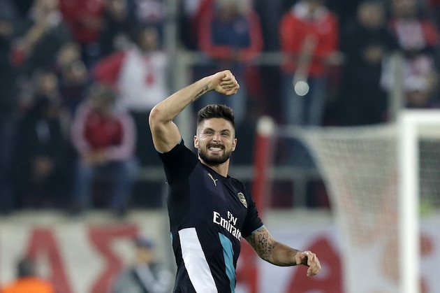 Arsenal's Olivier Giroud celebrates after scoring the third goal of his team during the Champions League Group F soccer match between Olympiakos and Arsenal at Georgios Karaiskakis stadium in Piraeus port, near Athens, Wednesday, Dec. 9, 2015. (AP Photo/Thanassis Stavrakis)