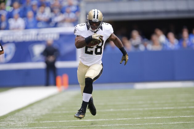 New Orleans Saints running back C.J. Spiller (28) runs against the Indianapolis Colts in the first half of an NFL football game in Indianapolis, Sunday, Oct. 25, 2015.  (AP Photo/AJ Mast)