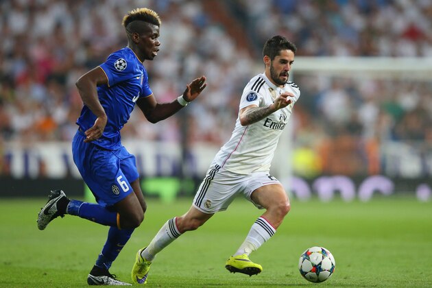 MADRID, SPAIN - MAY 13:  Isco of Real Madrid is pursued by Paul Pogba of Juventus during the UEFA Champions League Semi Final, second leg match between Real Madrid and Juventus at Estadio Santiago Bernabeu on May 13, 2015 in Madrid, Spain.  (Photo by Alex Livesey/Getty Images)