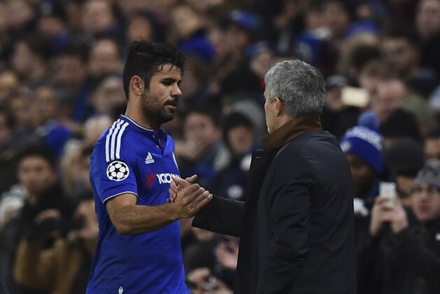 Chelsea's Portuguese manager Jose Mourinho (R) shakes hands with Chelsea's Brazilian-born Spanish striker Diego Costa (L) as Costa is substituted and leaves the pitch during the UEFA Champions League Group G football match between Chelsea and Porto at Stamford Bridge in London on December 9, 2015.  AFP PHOTO / BEN STANSALL / AFP / BEN STANSALL        (Photo credit should read BEN STANSALL/AFP/Getty Images)