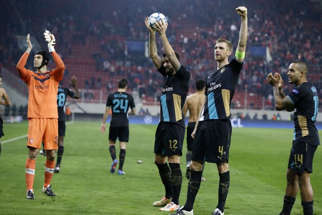Arsenal's players wave to their fans after the Champions League Group F soccer match between Olympiakos and Arsenal at Georgios Karaiskakis stadium in Piraeus port, near Athens, Wednesday, Dec. 9, 2015. Arsenal won 3-0. (AP Photo/Thanassis Stavrakis)
