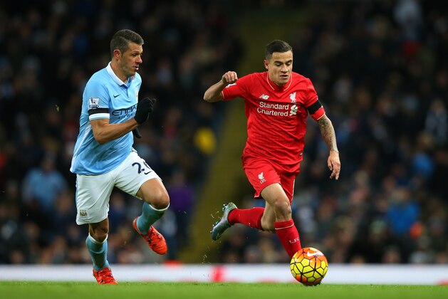 MANCHESTER, ENGLAND - NOVEMBER 21: Philippe Coutinho of Liverpool and Martin Demichelis of Manchester City compete for the ball during the Barclays Premier League match between Manchester City and Liverpool at Etihad Stadium on November 21, 2015 in Manchester, England.  (Photo by Alex Livesey/Getty Images)