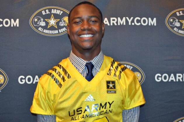 Ann Arbor, Michigan, 4-star linebacker Daelin Hayes verbally committed to Notre Dame on Thursday. He became the Irish's highest-ranked defensive player in the 2016 class.