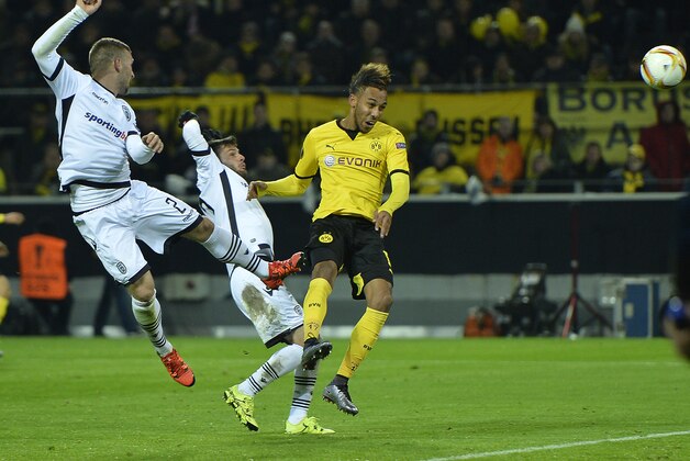 Dortmund's Pierre-Emerick Aubameyang, center, heads the ball in front of PAOK Saloniki's defense during the Europa League group C soccer match between Borussia Dortmund and PAOK FC in Dortmund, Germany, Thursday, Dec. 10, 2015. (AP Photo/Martin Meissner)