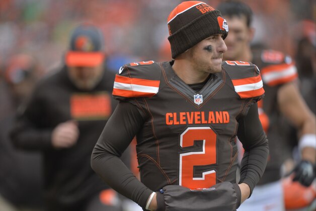 Cleveland Browns quarterback Johnny Manziel walks off the field at halftime of an NFL football game against the Cincinnati Bengals Sunday, Dec. 6, 2015, in Cleveland. Cincinnati won 37-3. (AP Photo/David Richard)