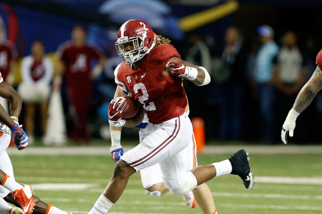 ATLANTA, GA - DECEMBER 05:  Running back Derrick Henry #2 of the Alabama Crimson Tide runs during the SEC Championship game against the Florida Gators at Georgia Dome on December 5, 2015 in Atlanta, Georgia.  (Photo by Mike Zarrilli/Getty Images)
