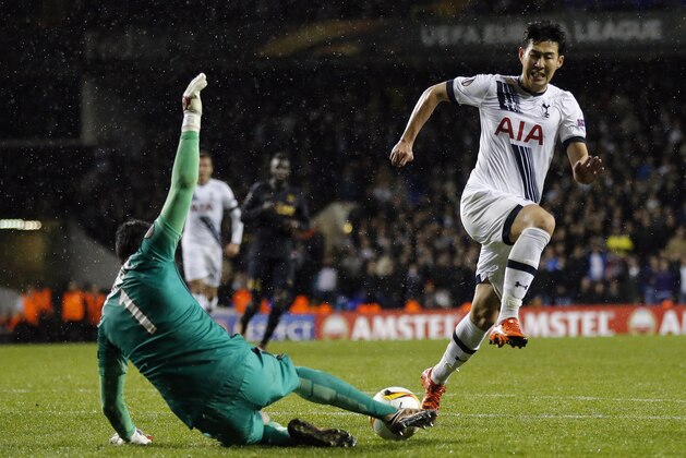 Monaco’s goalkeeper Danijel Subasic, left, and Tottenham’s Son Heung-Min challenge for the ball during the Europa League group J soccer match between Tottenham Hotspur and AS Monaco in London,  Thursday, Dec. 10, 2015 . (AP Photo/Frank Augstein)
