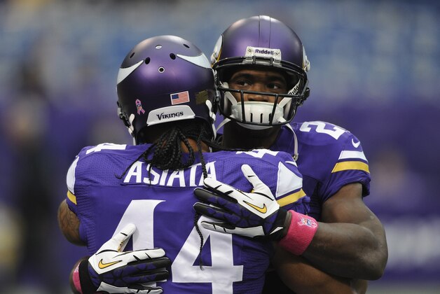 MINNEAPOLIS, MN - OCTOBER 13: Matt Asiata #44 of the Minnesota Vikings hugs teammate Adrian Peterson #28 during warmups before the game against the Carolina Panthers on October 13, 2013 at Mall of America Field at the Hubert H. Humphrey Metrodome in Minneapolis, Minnesota. (Photo by Hannah Foslien/Getty Images)