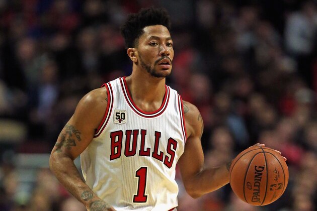 CHICAGO, IL - DECEMBER 10:  Derrick Rose #1 of the Chicago Bulls, playing without a protective face mask, brings the ball up the court against the Los Angeles Clippers at the United Center on December 10, 2015 in Chicago, Illinois. The Bulls defeated the Clippers 83-80. NOTE TO USER: User expressly acknowledges and agrees that, by downloading and or using the photograph, User is consenting to the terms and conditions of the Getty Images License Agreement.  (Photo by Jonathan Daniel/Getty Images)