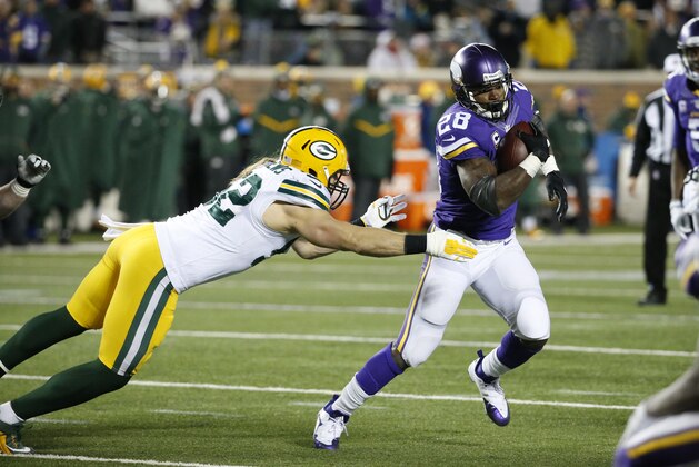 Minnesota Vikings running back Adrian Peterson (28) cuts away form Green Bay Packers inside linebacker Clay Matthews (52) during the second half of an NFL football game in Minneapolis, Sunday, Nov. 22, 2015. (AP Photo/Ann Heisenfelt)
