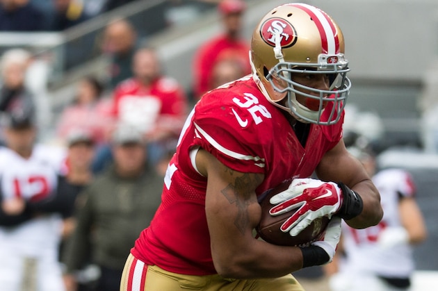 November 8, 2015; Santa Clara, CA, USA; San Francisco 49ers running back Pierre Thomas (32) runs with the football during the second quarter against the Atlanta Falcons at Levi's Stadium. The 49ers defeated the Falcons 17-16. Mandatory Credit: Kyle Terada-USA TODAY Sports